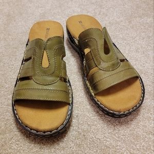 Naturalizer sandals, Green, Size 7M